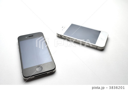 スマホ　２つ 3836201