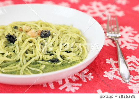 おいしいバジルソースのパスタ 3836239