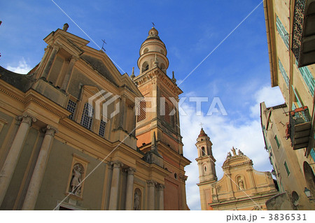 南フランス　マントンのサン・ミシェル教会 3836531