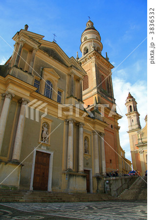 南フランス　マントンのサン・ミシェル教会 3836532