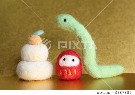 巳年（ヘビとダルマと鏡餅） 3837389