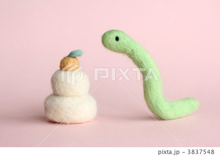 巳年（ヘビと鏡餅） 3837548