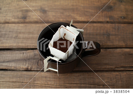 お湯を注ぐ前の一杯抽出型ドリップコーヒー 3838504