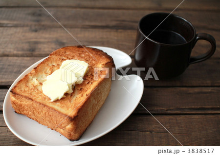 厚切りトーストとコーヒーの軽食セット 山型食パン 厚切りトーストとコーヒーの軽食セット 山型食パン 3838517