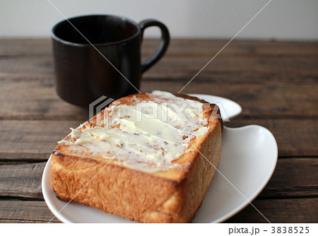 厚切りトーストとコーヒーの軽食セット 山型食パン 厚切りトーストとコーヒーの軽食セット 山型食パン 3838525