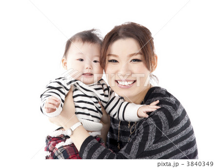 代前半の若いお母さんと赤ちゃんの写真素材