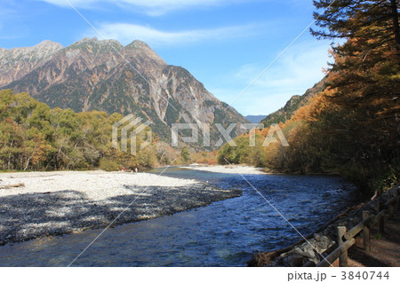 上高地の紅葉 3840744