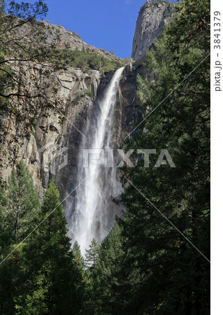 ヨセミテ公園内のブライダルベール滝 ヨセミテ公園内のブライダルベール滝 3841379