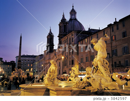 ナヴォーナ広場夜景 3842597