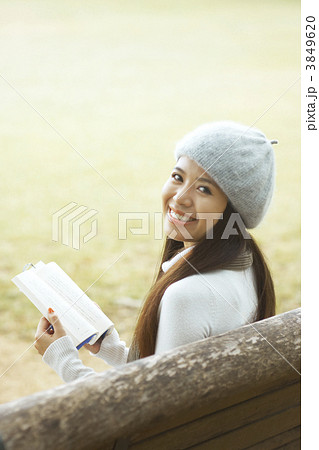 本を読む女性 本を読む女性 3849620