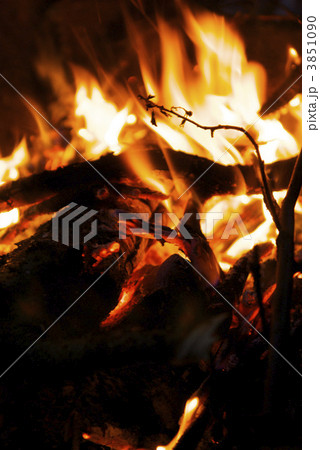 Burning fire Burning fire 3851090