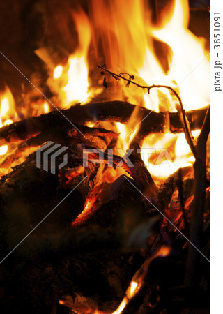 Burning fire Burning fire 3851091
