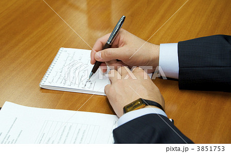 The hand of the businessman 3851753