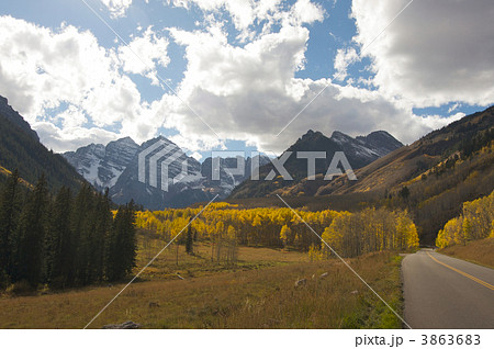 Road to Maroon Bells and Maroon Lake 3863683