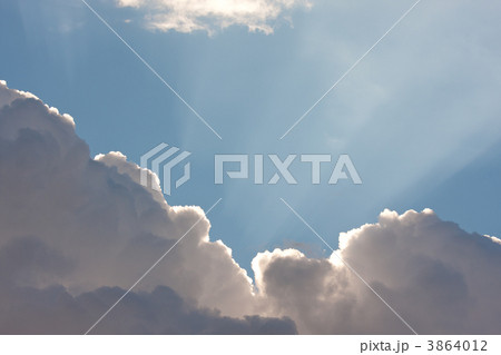 Blue Sky with Clouds and Sun Rays 3864012