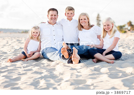 Happy Caucasian Family Portrait at the Beach Happy Caucasian Family Portrait at the Beach 3869717