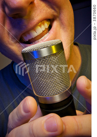 Vocalist & Microphone 3870660
