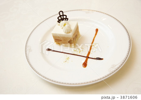 洋梨とカラメルのムース 3871606
