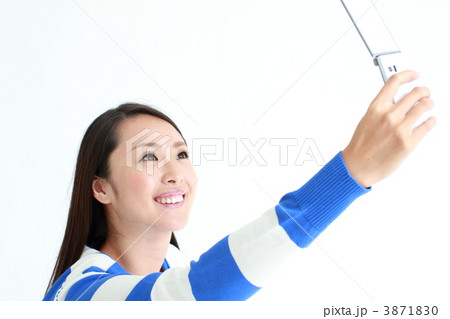 写メする若い女性 写メする若い女性 3871830