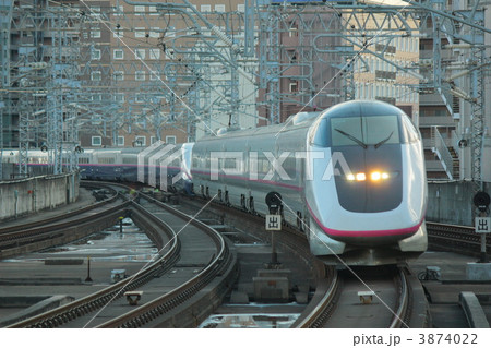 3874022