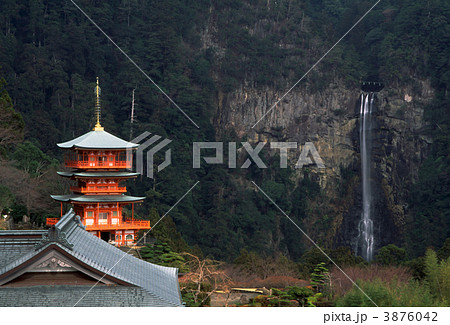 那智山青岸渡寺と那智の滝 那智山青岸渡寺と那智の滝 3876042