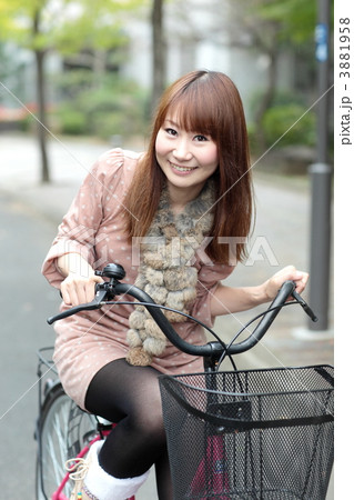 自転車の女性 3881958