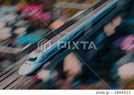 3884023