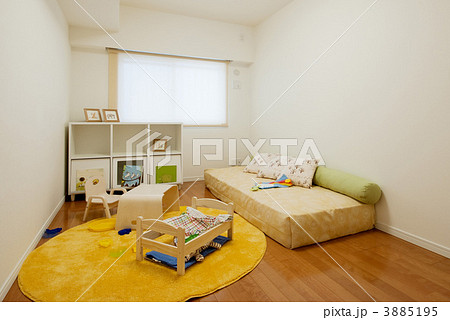 新築住宅の無人の子供部屋 3885195