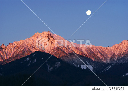 八ヶ岳に沈む月 3886361