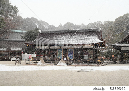 雪の上賀茂神社 3889342