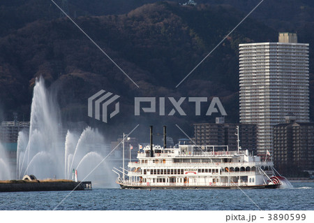 滋賀県びわ湖大津港・旅客船ミシガンと大津花噴水 滋賀県びわ湖大津港・旅客船ミシガンと大津花噴水 3890599