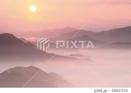 雲海紀伊山地の夜明け 3902350