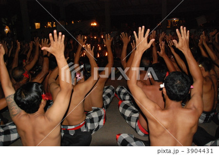 ケチャック・ダンス(ウブド/バリ島・インドネシア) ケチャック・ダンス(ウブド/バリ島・インドネシア) 3904431