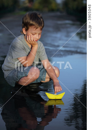 3905048