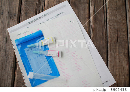 健康診断の問診票と検便キット　定期検診 3905458