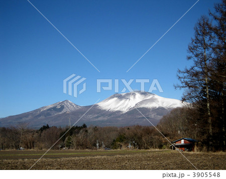 晴れた日の冬の浅間山 3905548