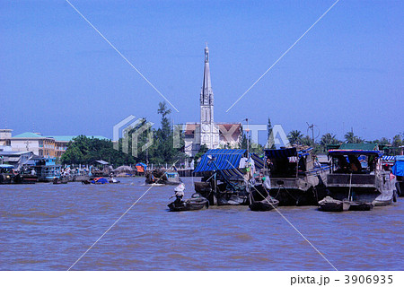ベトナム、メコン川流域の街、カイベーの教会 ベトナム、メコン川流域の街、カイベーの教会 3906935