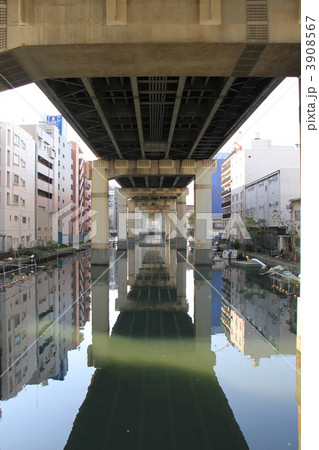 首都高速7号小松川線と水路 首都高速7号小松川線と水路 3908567