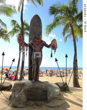 ワイキキビーチ デューク・カハナモク像 ワイキキビーチ デューク・カハナモク像 3909636