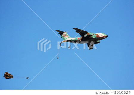 C130輸送機からの降下訓練② 3910624