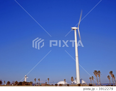 千葉県の富士山のある風景・袖ヶ浦市　「海浜公園の風車と富士山」 3912279