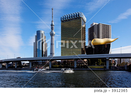 隅田川の水上バス・さくらと東京スカイツリーと青空 3912365