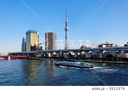 隅田川の遊覧船・ヒミコと東京スカイツリーと青空 3912374