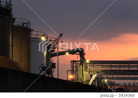 暁の工場 3914360