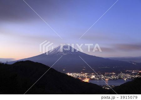 御坂峠天下茶屋前からの富士山 3915079