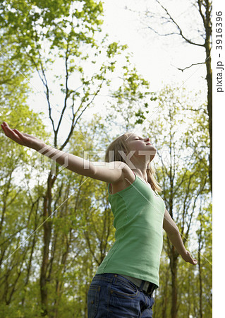 Girl in woods 3916396