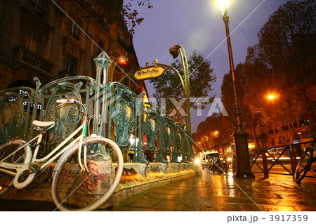 Metro in Paris 3917359