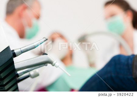 3920422