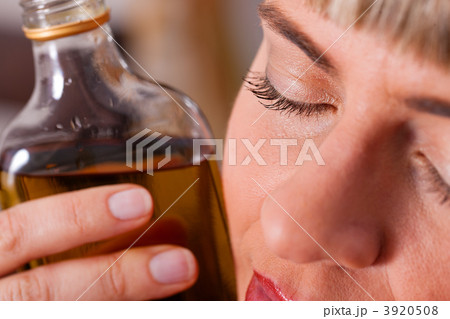 3920508