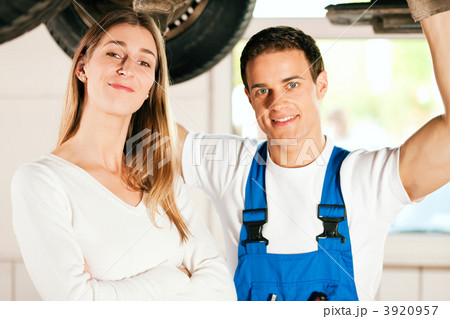 3920957